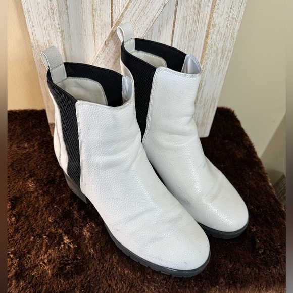 MIA Shoes - MIA leather Colten Chelsea boots stone Size 10